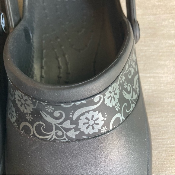 CROCS Sz 6 Mercy Work Collection Slip Resistant Enclosed Heel Backstrap Clog - Picture 4 of 11